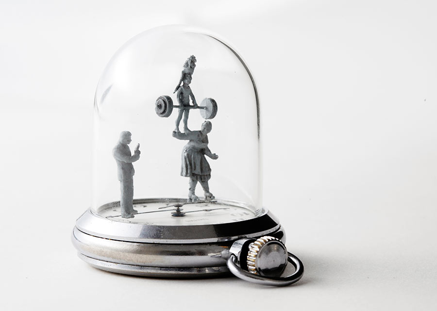 Watch Sculptures: oblivious iPhone user