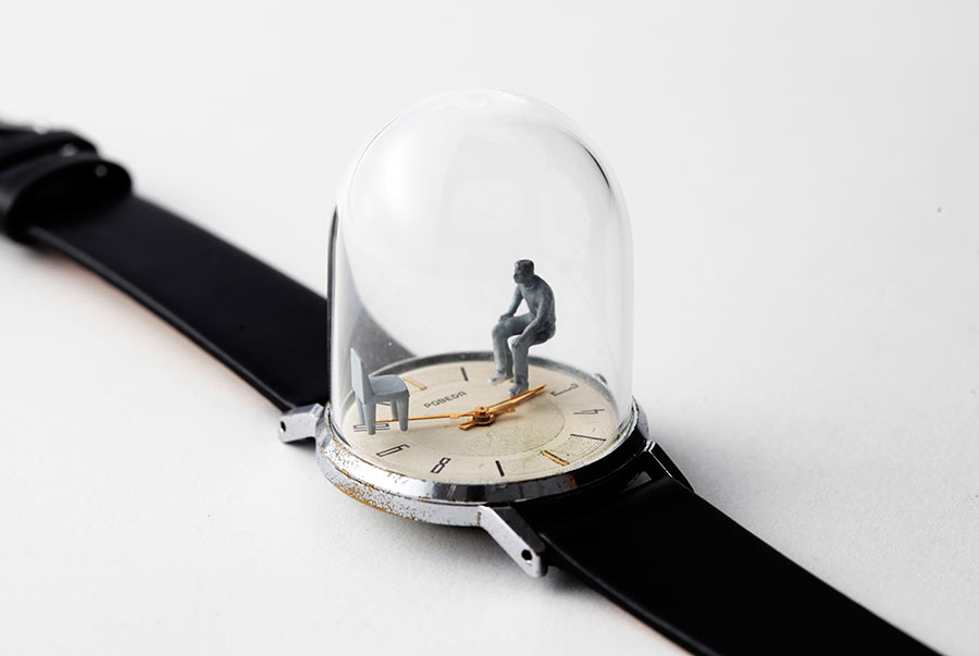 Watch Sculptures: The sitting man
